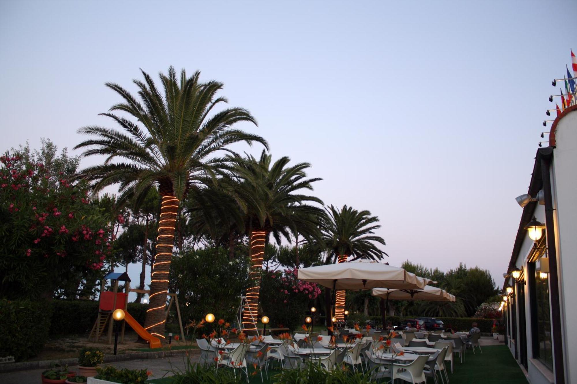 Hotel San Remo - Fronte Mare Martinsicuro Exterior foto